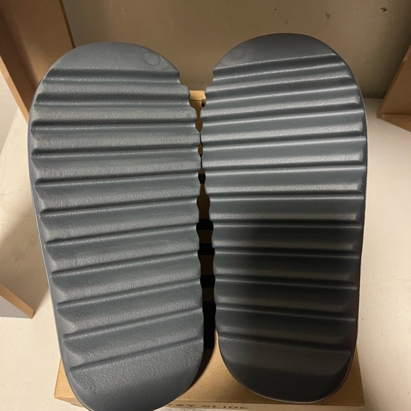 Yeezy slides size 8 Slate Grey - Picture 10 of 11